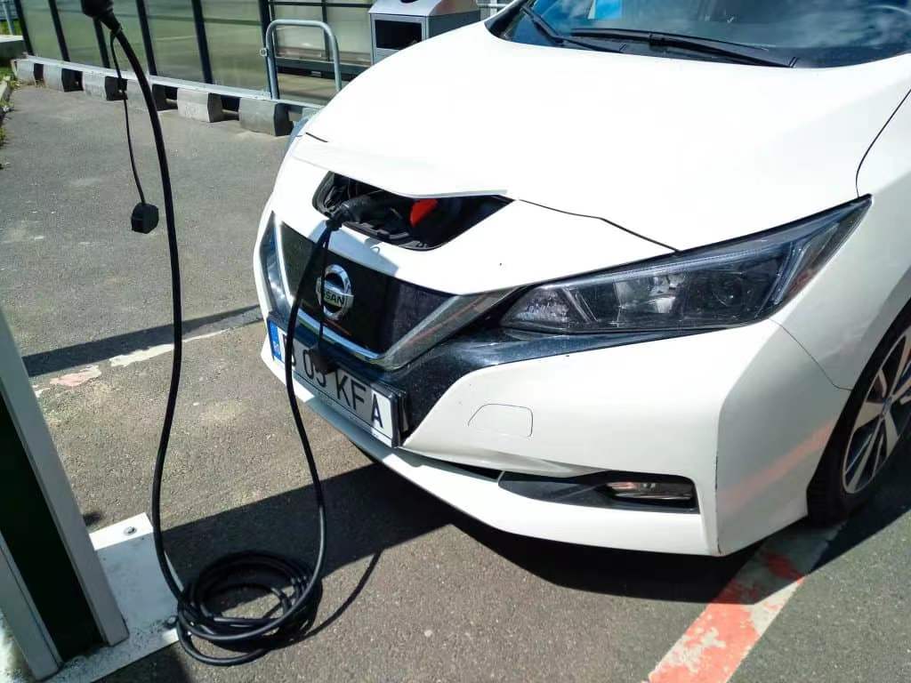 Nissan leaf store ccs charging