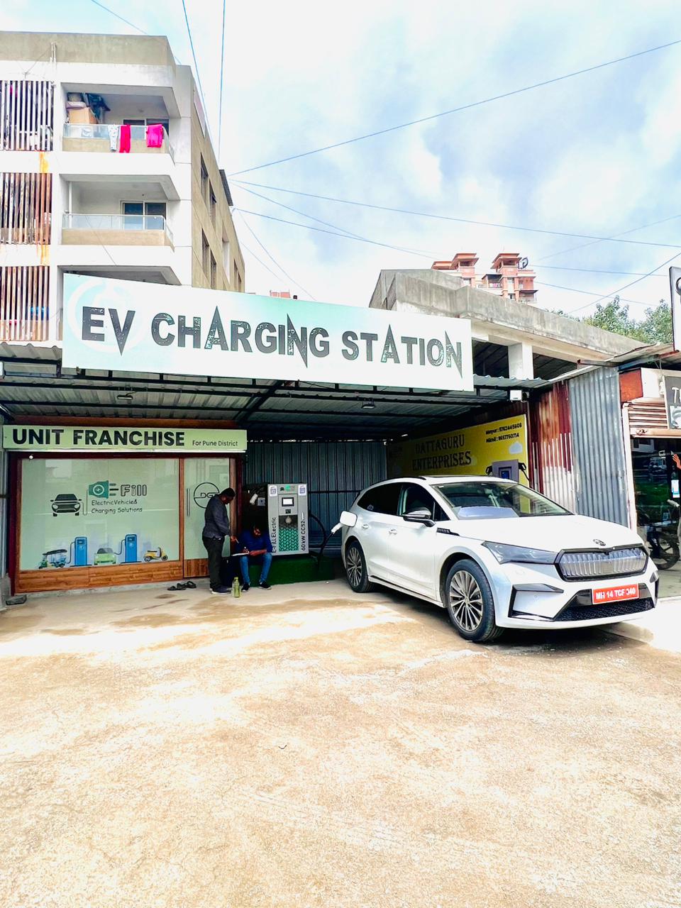 How does a DC charging station work.jpg