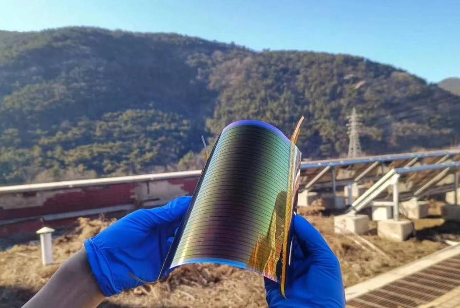 Thin as Paper, Power on Stick! The "Universal Sticker" Battery Has Arrived